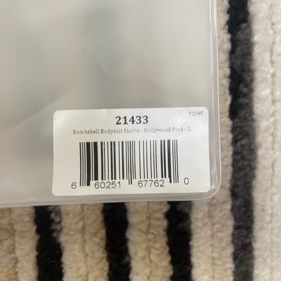 Bombshell sportswear bombshell bodysuit shorts in Hollywood pink size LARGE - Picture 3 of 9